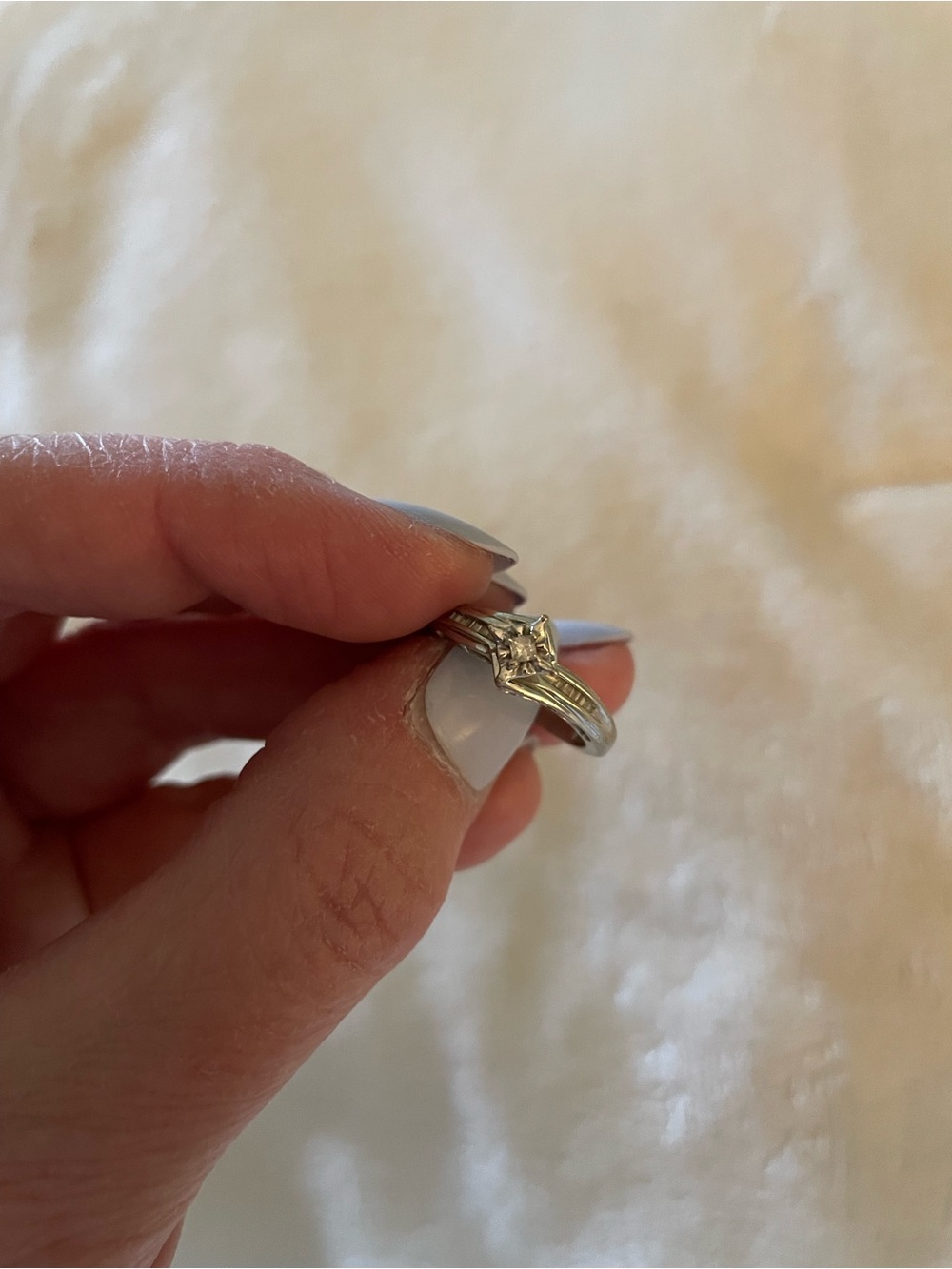 10K White Gold diamond Band Ring - Polished Silver Tone